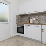 Apartman With Parking Space Pisak, Omis - 5975