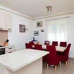 Apartman With Parking Space Pisak, Omis - 5975 Pisak