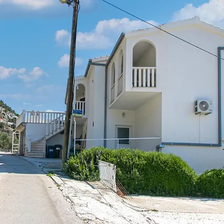 Apartman With Parking Space Pisak, Omis - 5975